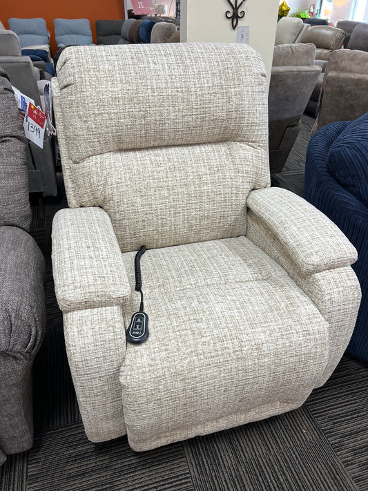 Best Home Furnishings Maverly Lift Chair