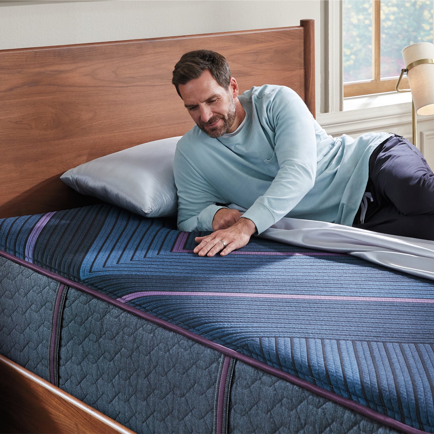 Beautyrest World Class Level 3 Hybrid Medium