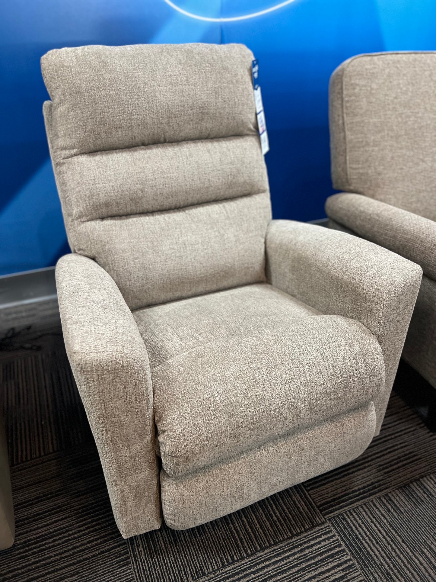 La-Z-Boy Liam Power Rocker Recliner W/ Headrest& Lumbar - Left Wand
