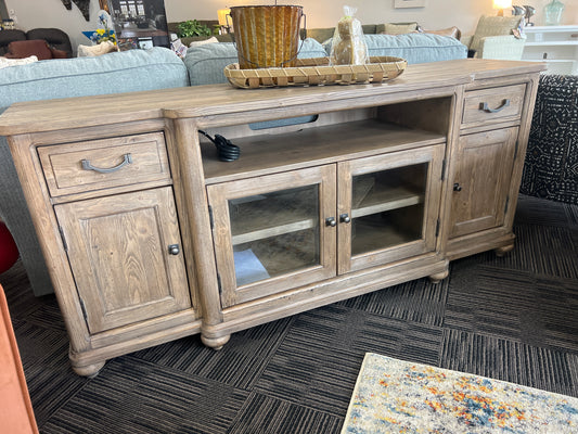 Kincaid Urban Cottage 72" Entertainment Console