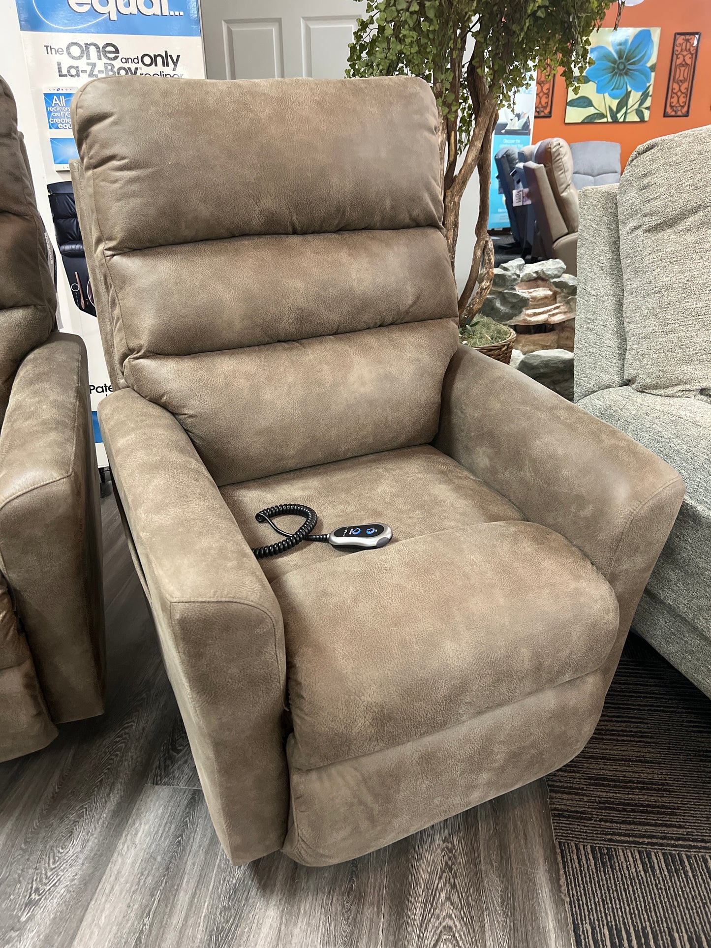 La-Z-Boy Liam Lift Chair
