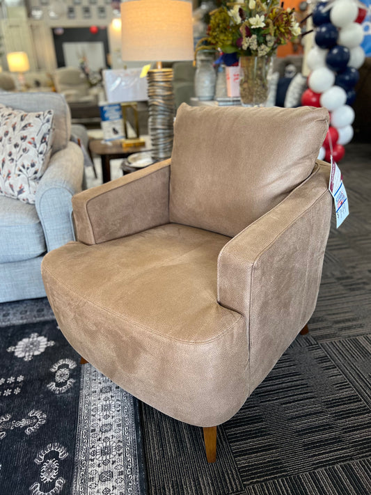 La-Z-Boy Maeve Stationary Chair